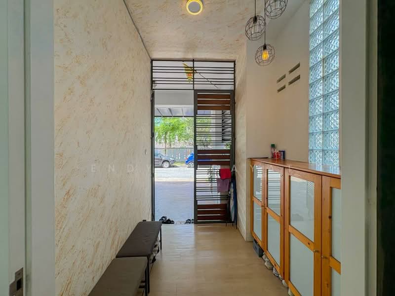 3-storey Terraced House for Sale in Serdang Lama (Seri Kembangan) - Endy Hidayat - Entrance - PropertyGuru.com.my