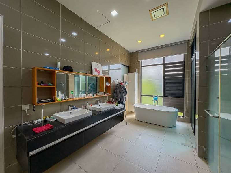3-storey Terraced House for Sale in Serdang Lama (Seri Kembangan) - Endy Hidayat - Bathroom - PropertyGuru.com.my