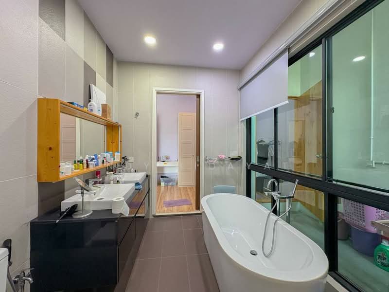 3-storey Terraced House for Sale in Serdang Lama (Seri Kembangan) - Endy Hidayat - Bathroom - PropertyGuru.com.my