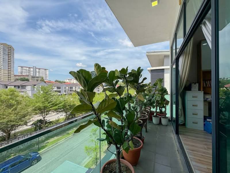 3-storey Terraced House for Sale in Serdang Lama (Seri Kembangan) - Endy Hidayat - Balcony - PropertyGuru.com.my