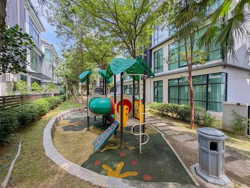 3-storey Terraced House for Sale in Serdang Lama (Seri Kembangan) - Endy Hidayat - Exterior - PropertyGuru.com.my