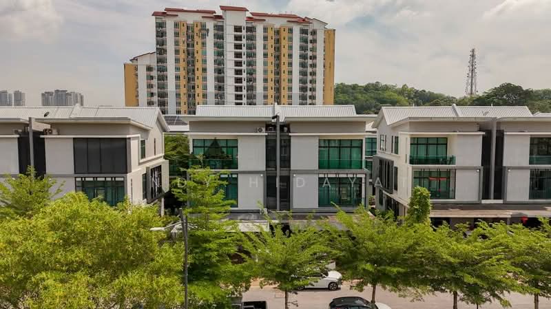 3-storey Terraced House for Sale in Serdang Lama (Seri Kembangan) - Endy Hidayat - Exterior - PropertyGuru.com.my