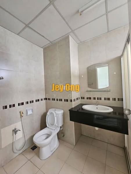 Kondominium untuk Disewa di Bayswater Resort Condominium - Jey Ong - Bathroom - PropertyGuru.com.my