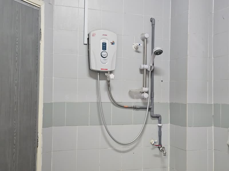 Rumah Teres untuk Disewa di Bandar Sungai Long (Selangor) - Stella Lee - Bathroom - PropertyGuru.com.my