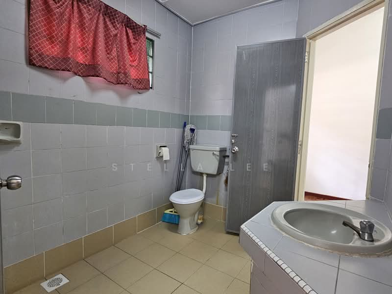 Rumah Teres untuk Disewa di Bandar Sungai Long (Selangor) - Stella Lee - Bathroom - PropertyGuru.com.my