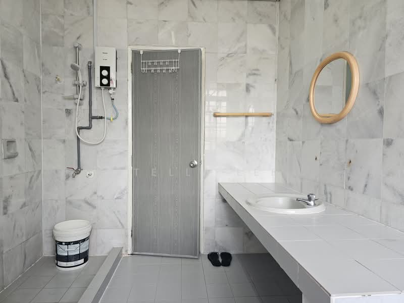 Rumah Teres untuk Disewa di Bandar Sungai Long (Selangor) - Stella Lee - Bathroom - PropertyGuru.com.my