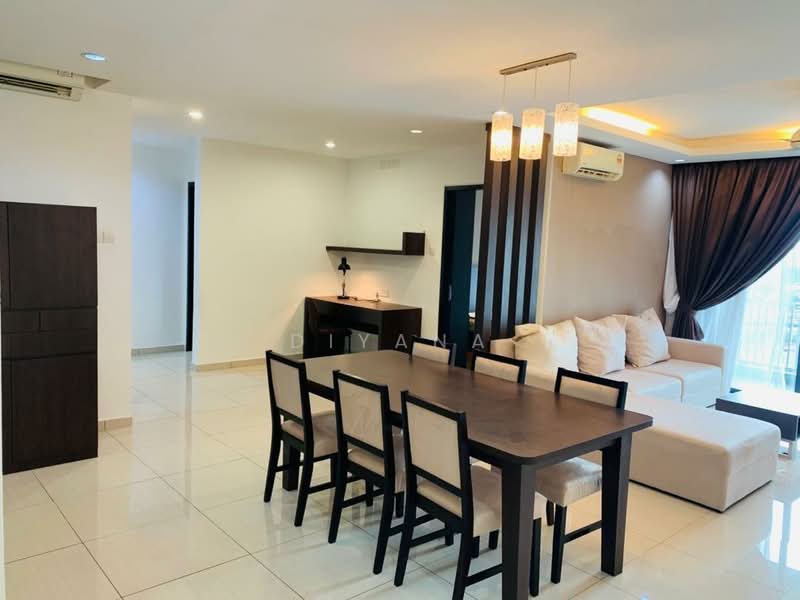 Pangsapuri untuk Dijual di Molek Pine 4 - Diyana - Living Room - PropertyGuru.com.my