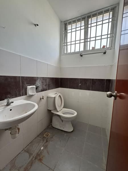 Kedai untuk Disewa di Johor Bahru (Johor) - Jesy Tey - Bathroom - PropertyGuru.com.my