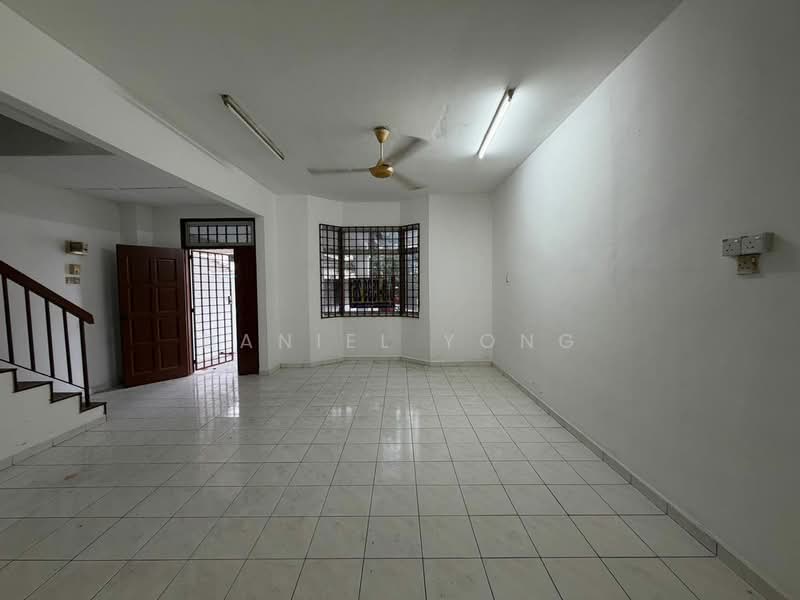 Rumah Teres 2 Tingkat untuk Dijual di Taman Universiti (Skudai) - Daniel Yong - Living Room - PropertyGuru.com.my
