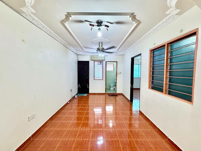 2-storey Terraced House for Sale in Klang (Selangor) - Nur Alia Omar - Living Room - PropertyGuru.com.my