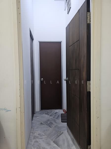 Rumah Teres untuk Dijual di Bandar Sungai Long (Selangor) - Stella Lee - Entrance - PropertyGuru.com.my