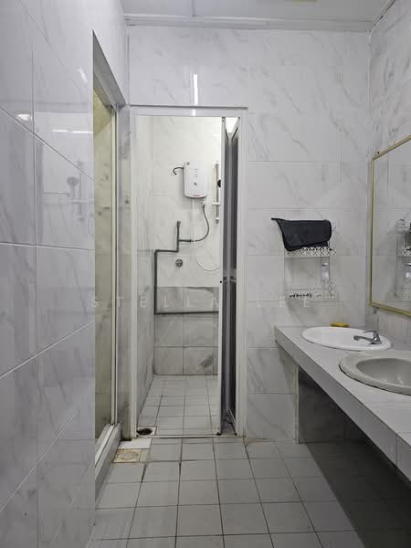 Rumah Teres untuk Dijual di Bandar Sungai Long (Selangor) - Stella Lee - Bathroom - PropertyGuru.com.my