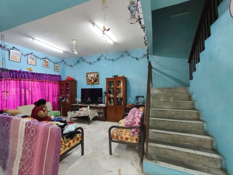 Rumah Teres 2-Tingkat untuk Dijual di Country Heights (Kajang) - Ahmad Fadlee - Living Room - PropertyGuru.com.my
