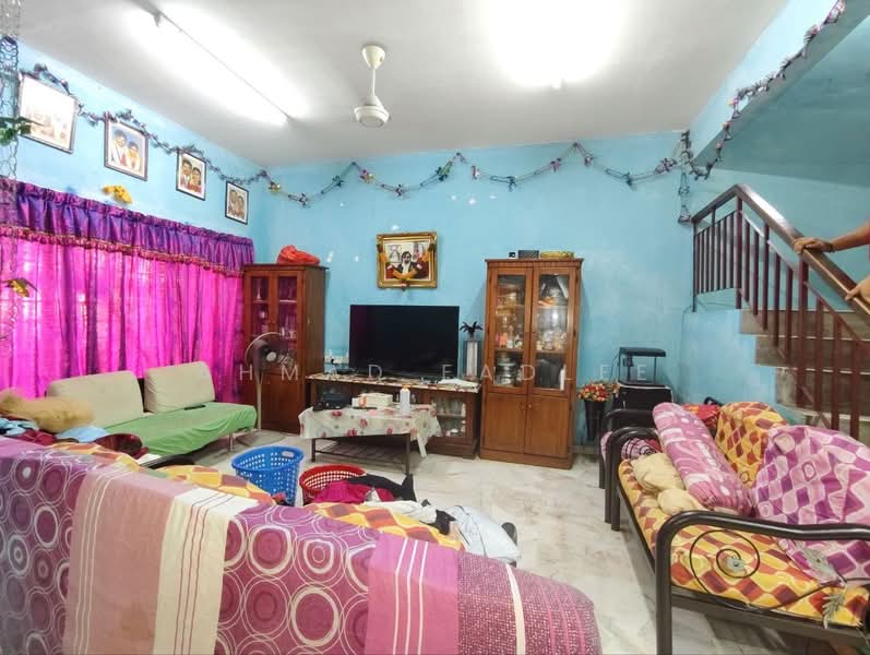 Rumah Teres 2-Tingkat untuk Dijual di Country Heights (Kajang) - Ahmad Fadlee - Living Room - PropertyGuru.com.my