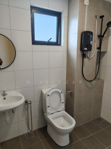 Servis Apartment untuk Disewa di Rubica @ Harbour Place - Mike Kuar - Bathroom - PropertyGuru.com.my