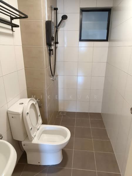 Servis Apartment untuk Disewa di Rubica @ Harbour Place - Mike Kuar - Bathroom - PropertyGuru.com.my