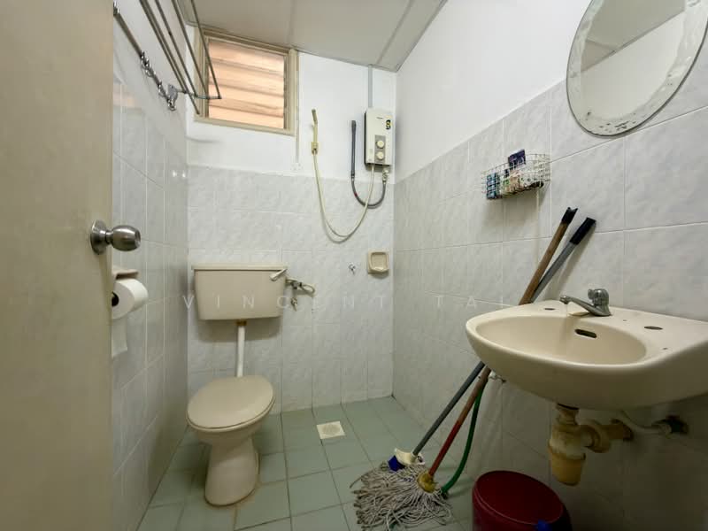 Condominium for Sale at Green Acre - Vincent Tai - Bathroom - PropertyGuru.com.my