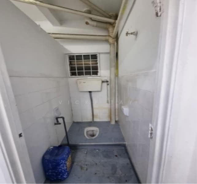 Shop for Rent in Bukit Sentosa (Rawang) - Vicky Tay - Bathroom - PropertyGuru.com.my