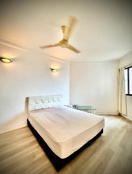 Kondominium untuk Dijual di Marina Bay Condominium - KK Kwok - Bedroom - PropertyGuru.com.my