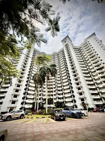 Kondominium untuk Dijual di Marina Bay Condominium - KK Kwok - Exterior - PropertyGuru.com.my