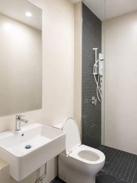 Servis Apartment untuk Dijual di Beacon Executive Suites - Jane Poh - Bathroom - PropertyGuru.com.my