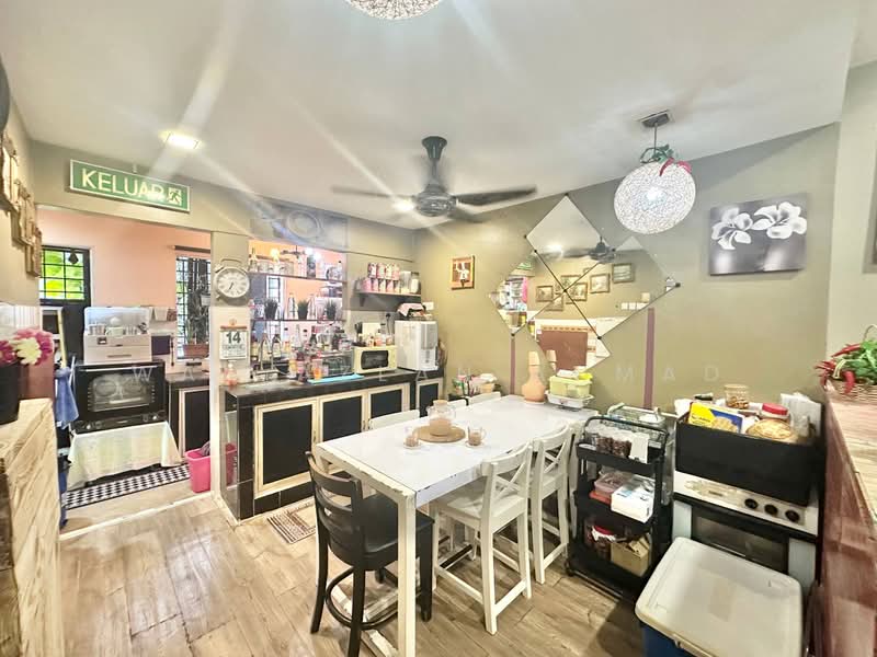 1-storey Terraced House for Sale in Seksyen 18 (Shah Alam) - Wan Azlan Ahmad - PropertyGuru.com.my