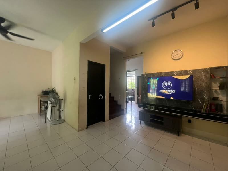 Rumah Teres 2 Tingkat untuk Dijual di Taman Puncak Jalil (Seri Kembangan) - Leo Lim - Living Room - PropertyGuru.com.my