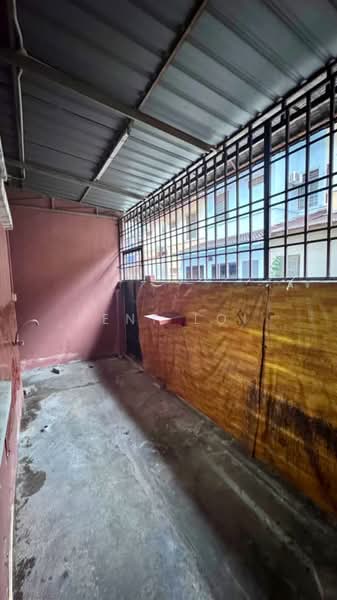 2-storey Terraced House for Sale in Bandar Putra (Kulai) - Kent Loi - Balcony - PropertyGuru.com.my