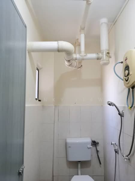 Pangsapuri untuk Disewa di Golden Villa - Pinky Liaw - Bathroom - PropertyGuru.com.my