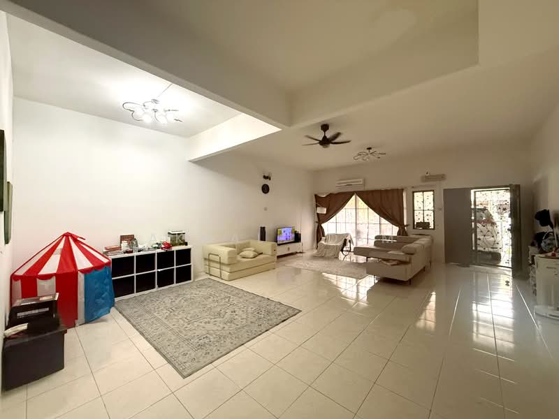 Rumah Teres 2 Tingkat untuk Dijual di Bandar Nusaputra (Puchong) - Akmal Adam - Living Room - PropertyGuru.com.my