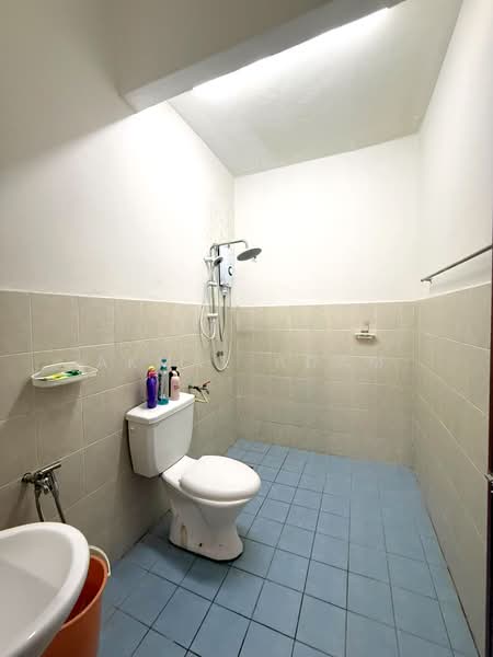 Rumah Teres 2 Tingkat untuk Dijual di Bandar Nusaputra (Puchong) - Akmal Adam - Bathroom - PropertyGuru.com.my