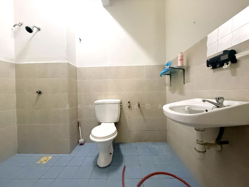 Rumah Teres 2 Tingkat untuk Dijual di Bandar Nusaputra (Puchong) - Akmal Adam - Bathroom - PropertyGuru.com.my