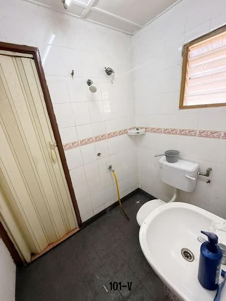2-storey Terraced House for Sale in Seksyen 32, Kemuning Green Ville (Shah Alam) - Zackinn Hoi - Bathroom - PropertyGuru.com.my