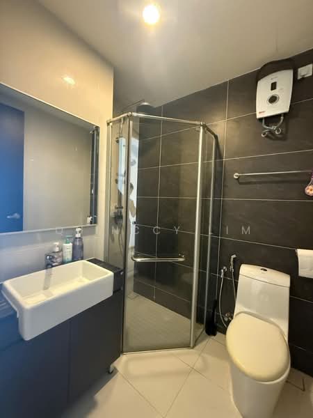 Kondominium untuk Disewa di Bay Point @ Country Garden Danga Bay - Quinccy Lim - Bathroom - PropertyGuru.com.my