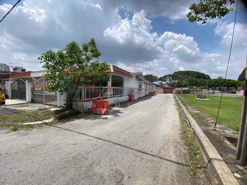 1-storey Terraced House for Sale in Seksyen 51a (Petaling Jaya) - Azmi . - Exterior - PropertyGuru.com.my