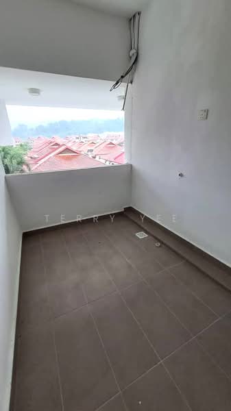 Kondominium untuk Dijual di 28 Residence @ Beverly Heights - Terry Yee - Balcony - PropertyGuru.com.my