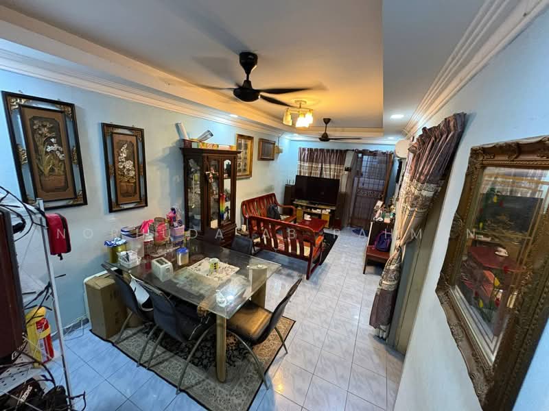 Rumah Flat untuk Dijual di Pantai Permai - Norhuda Ab Rahman - Living Room - PropertyGuru.com.my