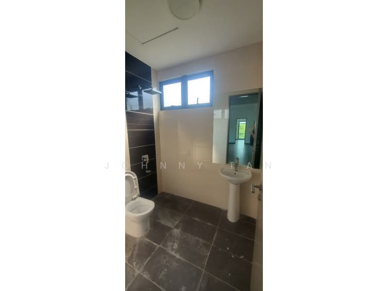 Rumah Berkembar untuk Dijual di Shah Alam (Selangor) - Johnny Tan - Bathroom - PropertyGuru.com.my