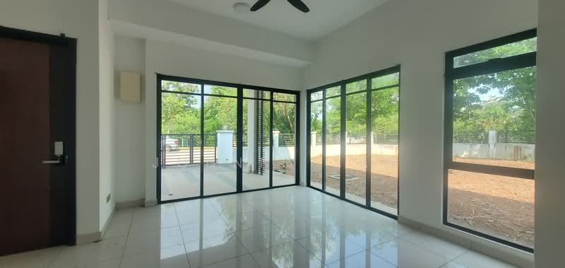Rumah Berkembar untuk Dijual di Shah Alam (Selangor) - Johnny Tan - Living Room - PropertyGuru.com.my