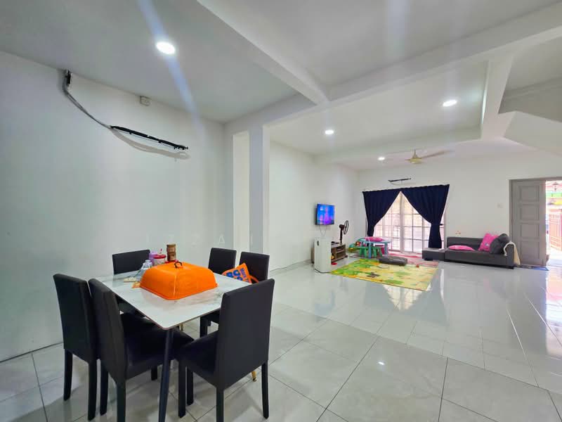 Rumah Teres untuk Dijual di Kajang (Selangor) - Izzah Alias - Living Room - PropertyGuru.com.my