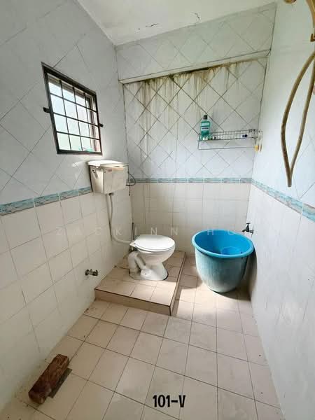 1-storey Terraced House for Sale in Taman Pendamar Indah (Klang) - Zackinn Hoi - Bathroom - PropertyGuru.com.my