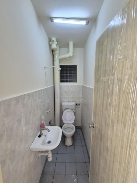 Pangsapuri untuk Dijual di Permai Apartment - Ziyang Chen - Bathroom - PropertyGuru.com.my