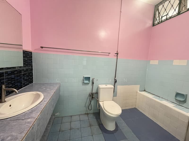 Rumah Banglo untuk Dijual di Taman Midah (Cheras) - Cindy Tan - Bathroom - PropertyGuru.com.my