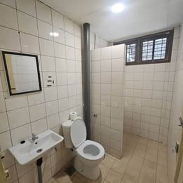 Semi-Detached House for Rent in Tabuan Laru (Kuching) - Erica Bong - Bathroom - PropertyGuru.com.my
