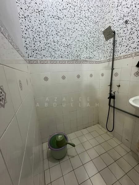 Rumah Teres untuk Disewa di Indera Mahkota 2 (Kuantan) - Azalee Abdullah - Bathroom - PropertyGuru.com.my