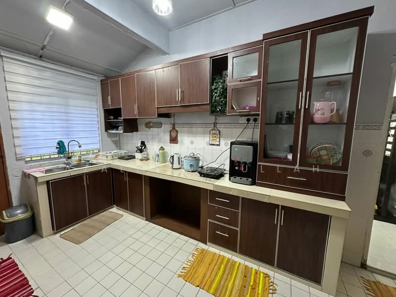 Rumah Teres untuk Disewa di Indera Mahkota 2 (Kuantan) - Azalee Abdullah - Kitchen - PropertyGuru.com.my