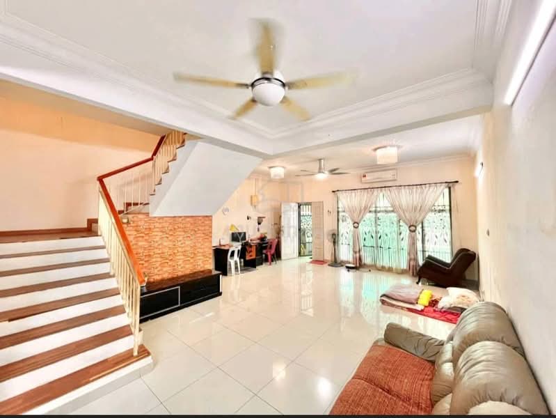 2-storey Terraced House for Sale in Taman Putra Impiana (Puchong) - Joey Wong - Living Room - PropertyGuru.com.my