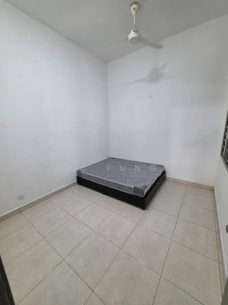 Rumah Teres 2.5 Tingkat untuk Disewa di Taman Mutiara Mas (Skudai) - YC Fung - Bedroom - PropertyGuru.com.my