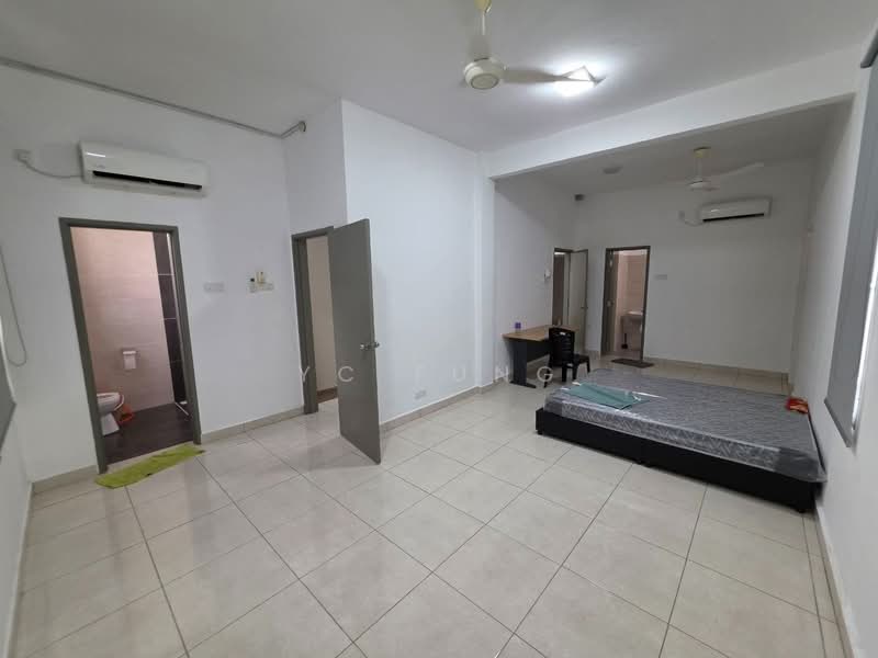 Rumah Teres 2.5 Tingkat untuk Disewa di Taman Mutiara Mas (Skudai) - YC Fung - Bedroom - PropertyGuru.com.my