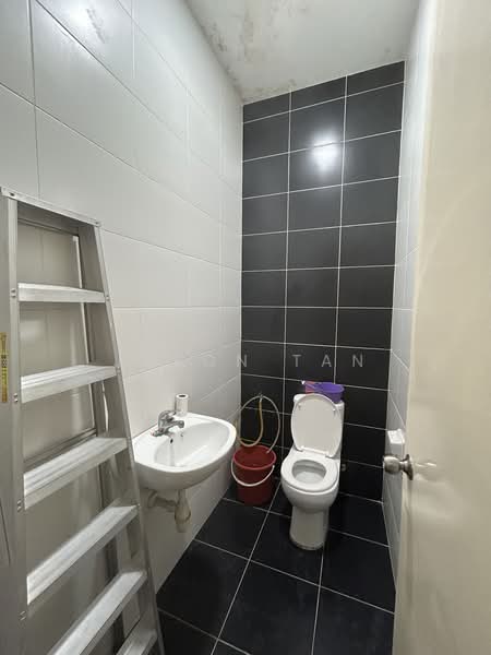 Rumah Teres 2 Tingkat untuk Dijual di Taman Eco Cascadia (Tebrau) - Jason Tan - Bathroom - PropertyGuru.com.my